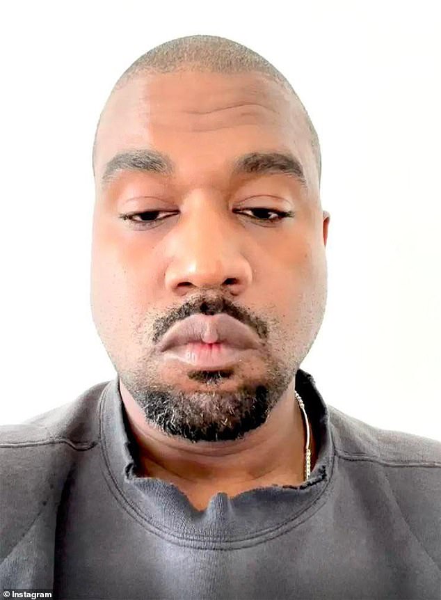 تلقى مغني الراب أيضًا 