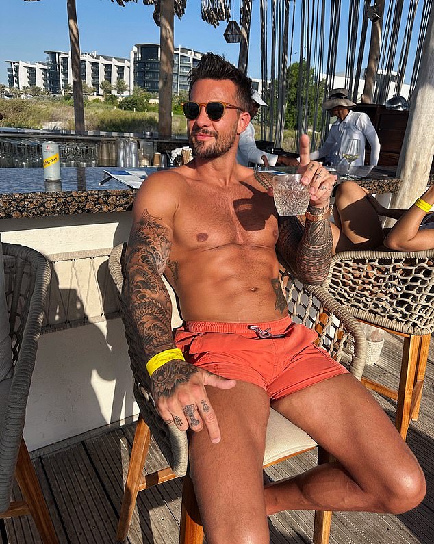 تواعد جيمس بوبي هولاند هانتون (في الصورة) الذي يعتقد أنها التقت به في موقع تصوير فيلم الإثارة Subversion، الذي تم تصويره في جولد كوست بأستراليا في سبتمبر.