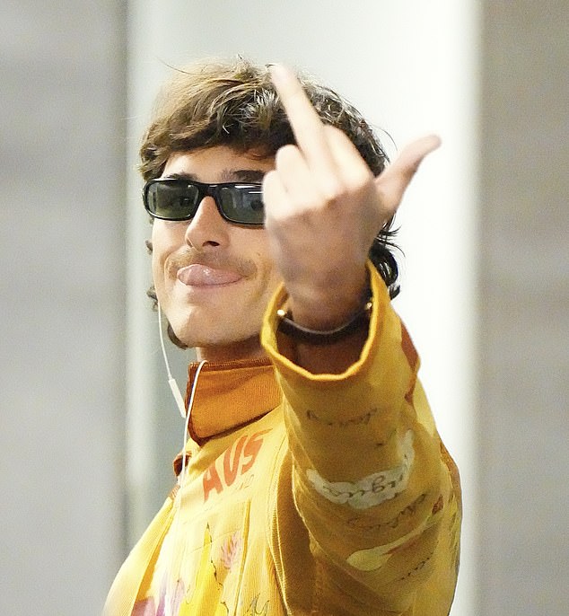 قدم جاكوب لفتة صريحة كانت بعيدة كل البعد عن الرجل النبيل المتحمس الذي لعب دوره في فيلمه الجديد Wuthering Heights.