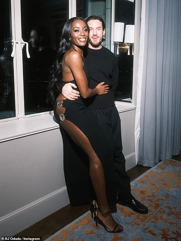 لم تكشف مضيفة Big Brother عن علاقتها العاطفية مع بيتر إلا في يونيو بعد أن طرح السؤال