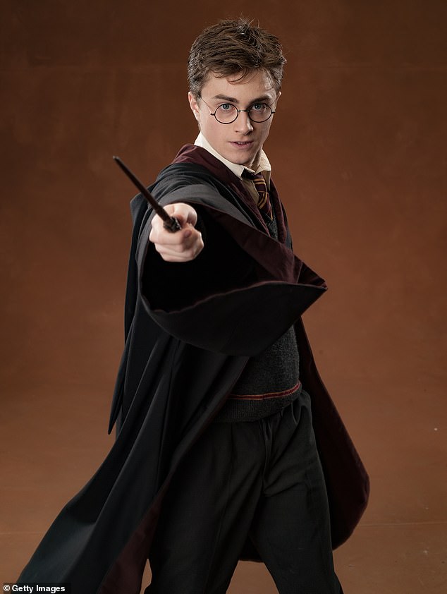 قال دانييل لصحيفة رولينج ستون عندما سمع عن الرسم: 