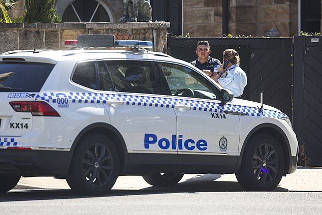 وقال أحد السكان المحليين إن الاضطراب في المنطقة كان مستمراً منذ وصول طاقم الإنتاج في وقت سابق من هذا الشهر