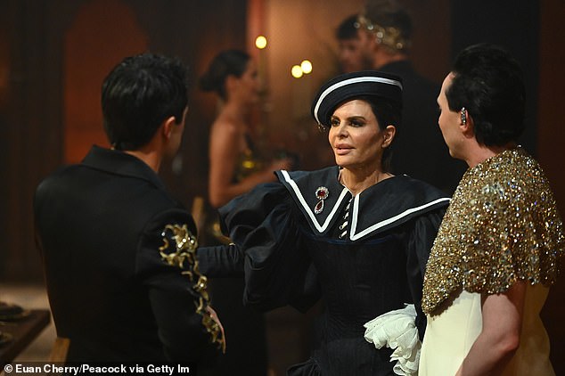 لقد أطلقنا النار على لم الشمل أمس. 