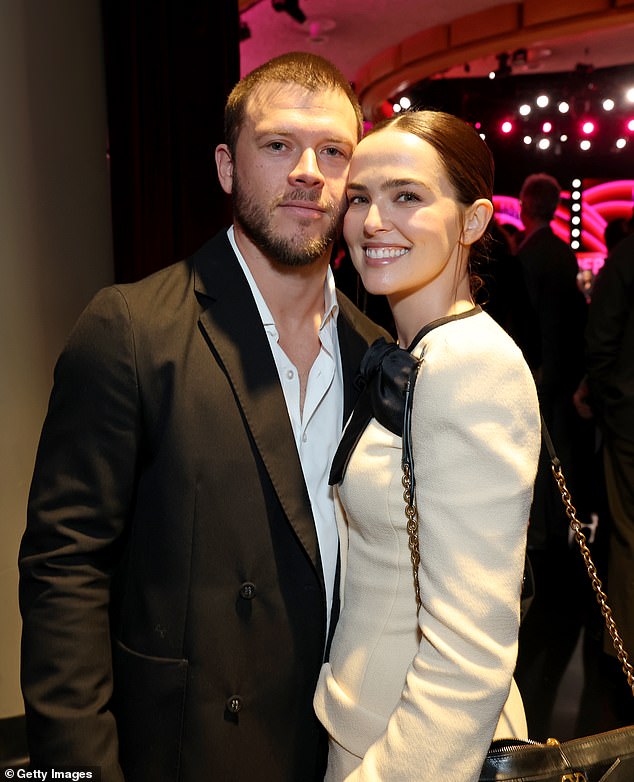 وضع الزوجان وجهاً لوجه داخل المكان