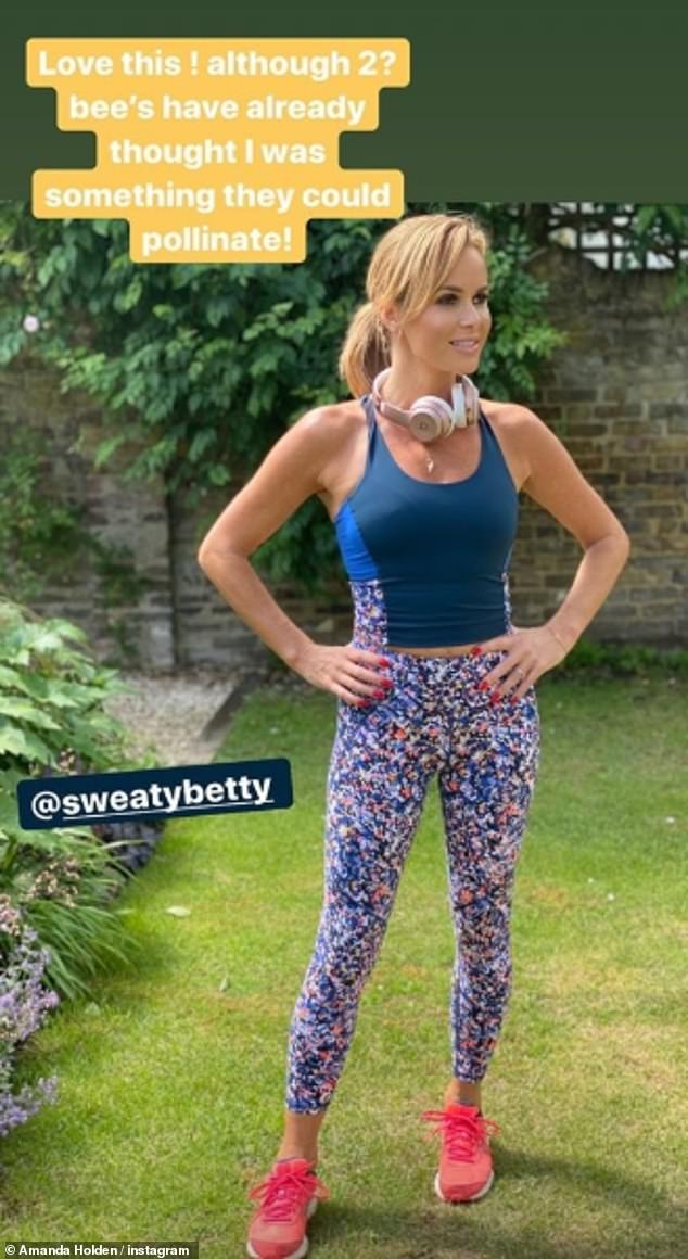 تم تصوير أماندا قبل الشروع في ممارسة التمارين الرياضية في محاولة للحفاظ على شخصيتها الشهيرة