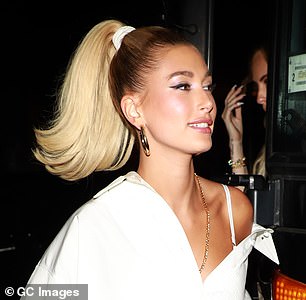 في حفل Met Gala لعام 2019، استعارت هايلي أسلوب الستينيات بتسريحة ذيل حصان عالية مثيرة مع حجم كبير في الأعلى