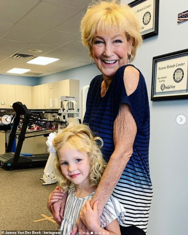 كما فقد الممثل والدته ميليندا ويبر (في الصورة) في يوليو 2020