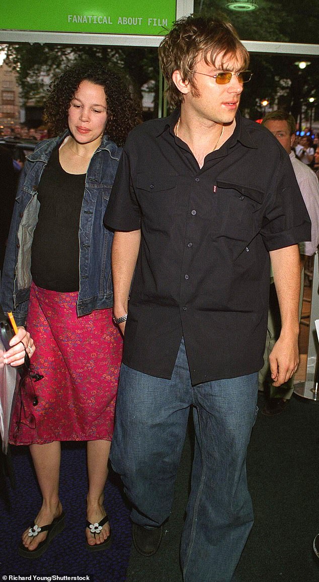 انفصلت سوزي وينستانلي ودامون في عام 2023 (في الصورة عام 1999)