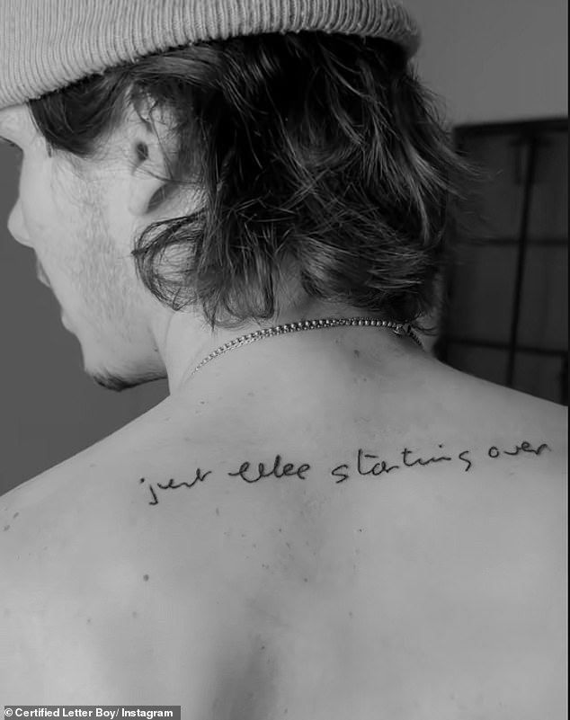 يشتهر أولاد بيكهام بحبهم للوشم وغالباً ما يزورون الفنان الشهير Certified Letter Boy في لندن للحصول على أحبارهم