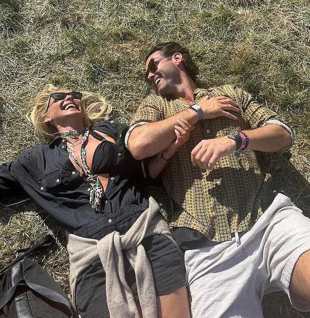 انتقلت لويز مع صديقها درو مايكل بعد انفصالها عن جيمي ريدناب في عام 2017، بعد 19 عامًا من الزواج. ولديهما طفلان معًا، تشارلي، 20 عامًا، وويليام، 16 عامًا